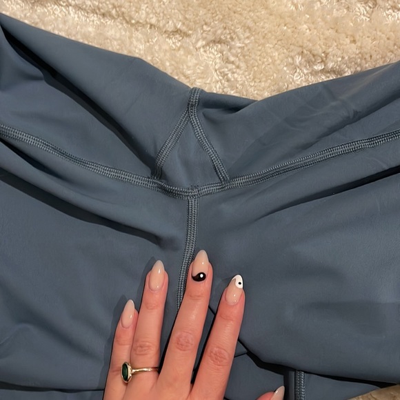 Lululemon in the movement 7/8 tight -25” inseam - Picture 6 of 6